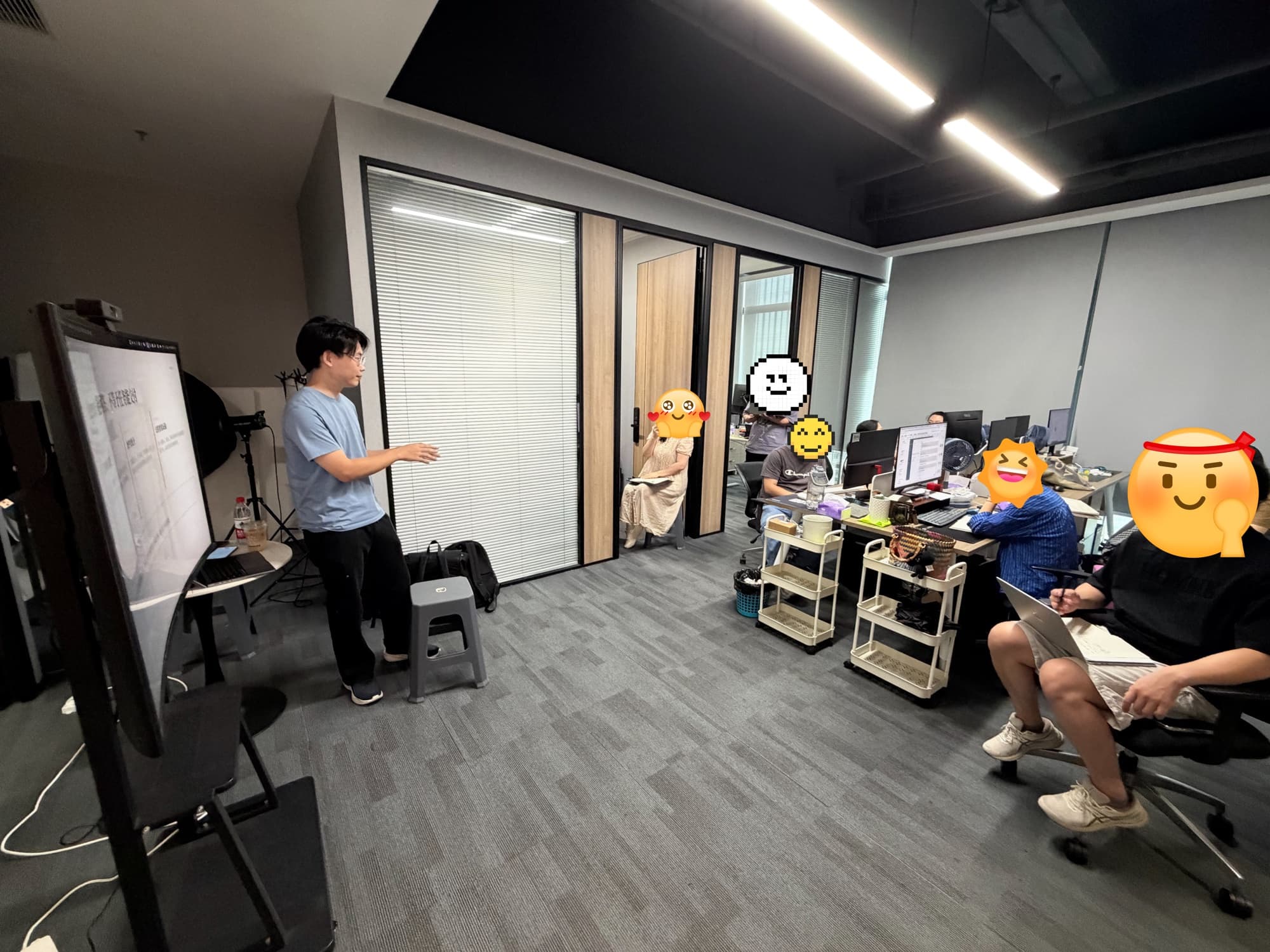 团队现场讲解，结合团队当前工作方式，拆解 Agent 的配置、执行与复核。